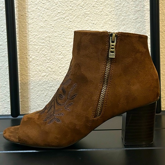 Andrew Geller, Open-Toe Booties - Picture 5 of 9
